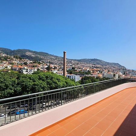 Garden And Seaview Apartment - Free Parking Фуншал Екстер'єр фото