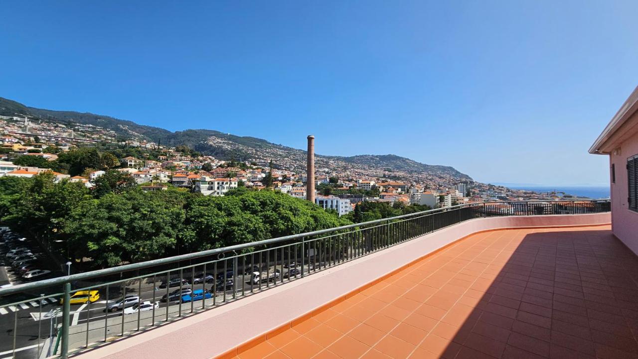 Garden And Seaview Apartment - Free Parking Фуншал Екстер'єр фото