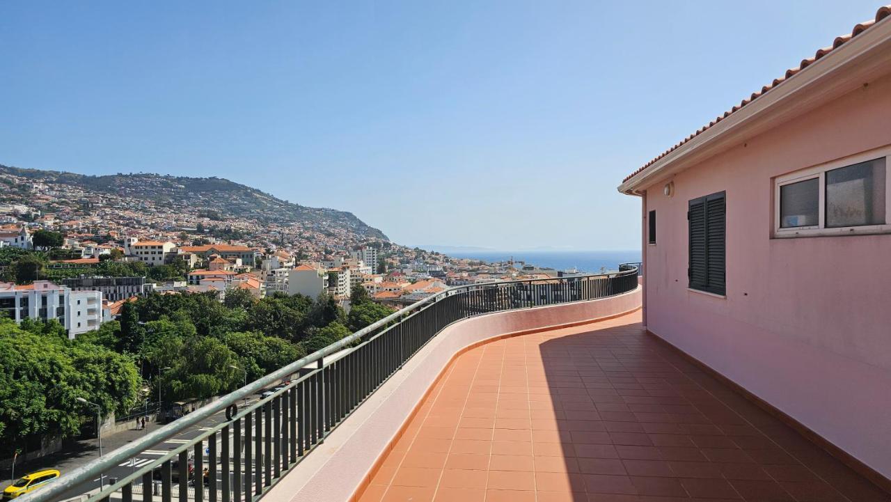 Garden And Seaview Apartment - Free Parking Фуншал Екстер'єр фото