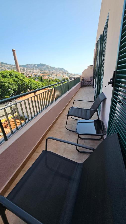 Garden And Seaview Apartment - Free Parking Фуншал Екстер'єр фото