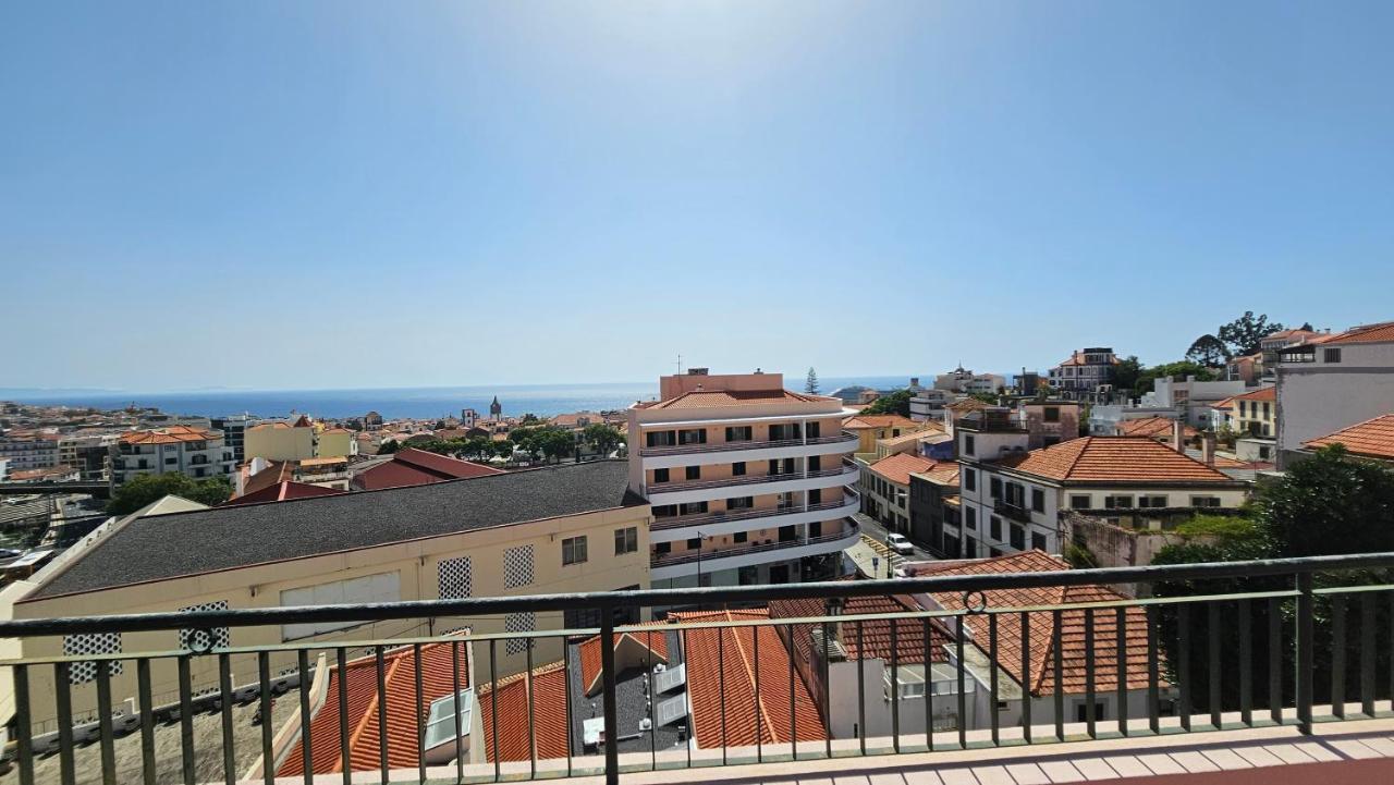Garden And Seaview Apartment - Free Parking Фуншал Екстер'єр фото