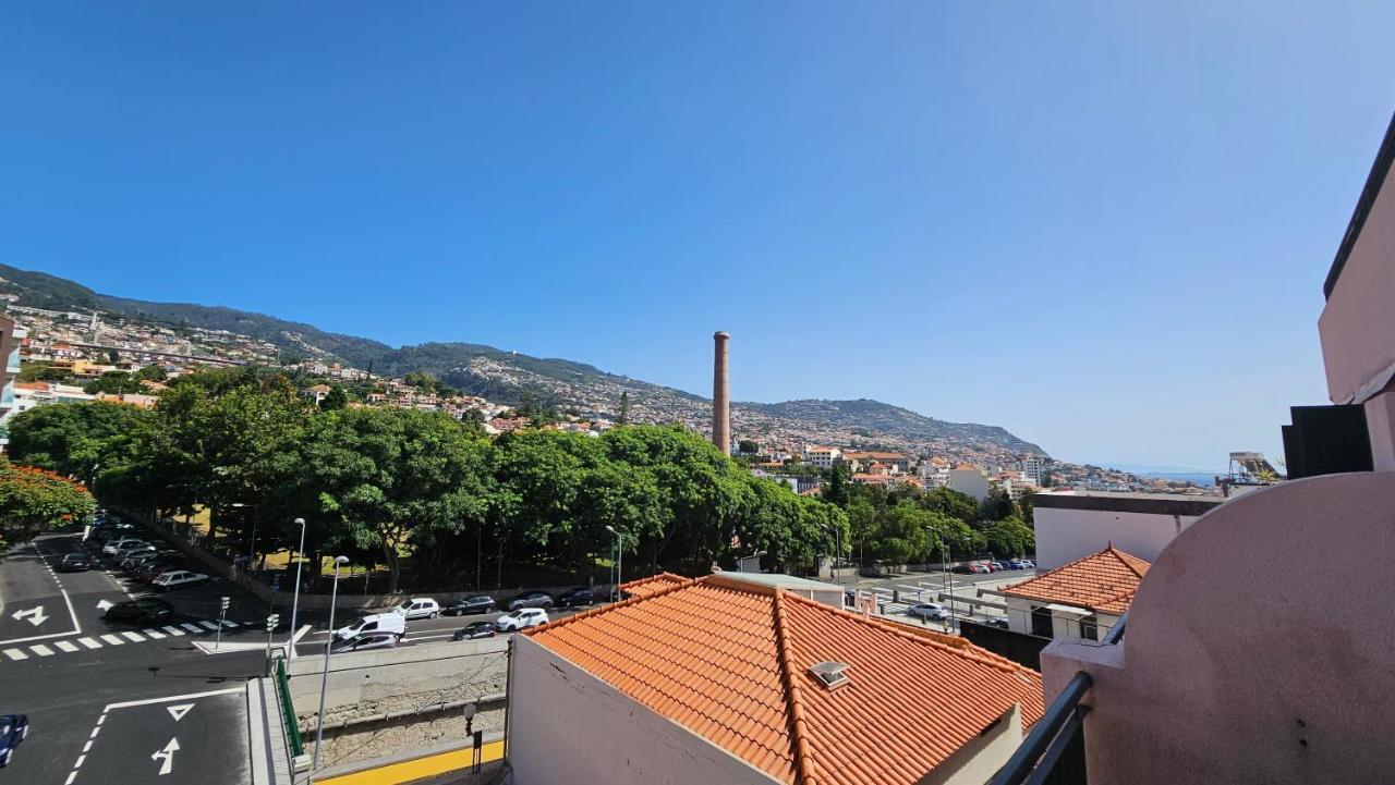 Garden And Seaview Apartment - Free Parking Фуншал Екстер'єр фото
